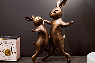 D1831 Statuette "Dancing rabbits" bronze color 18*13*30cm